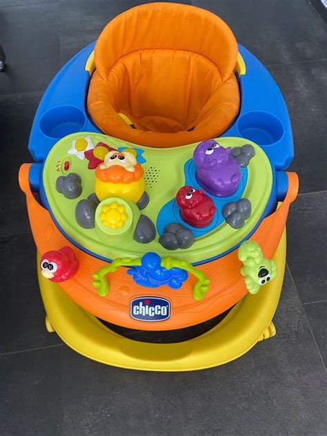 elektroninis skydelis su žaislais vaikštynėje Chicco Walky Talky