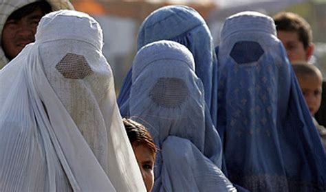 Afganistano moterys ir vaikai, kovojantys už išlikimą