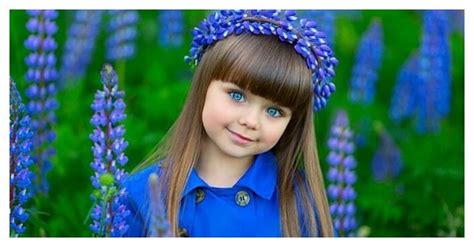 11-metė mergaitė su švariu veidu