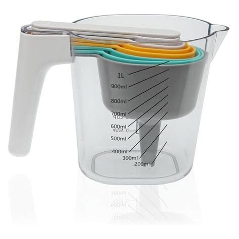 įvairūs virtuvės matavimo įrankiai