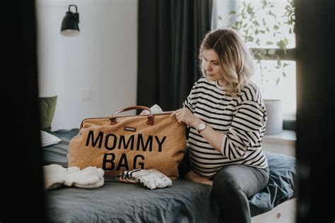 Būsimi tėvai planuoja kelionę į gimdymo namus