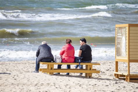 gelbėtojai prie jūros