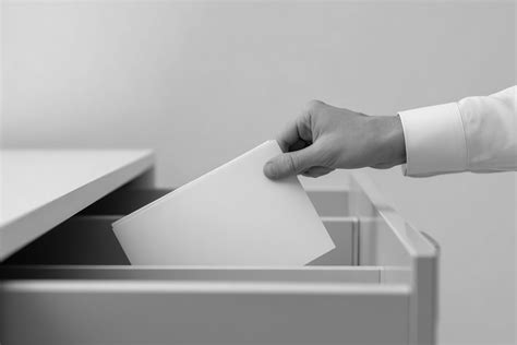 dešimtukas pavaizduojantis skirtingas bylinėjimosi išlaidų kategorijas