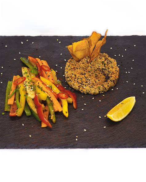 Moliūgų humusas su daržovių lazdelėmis