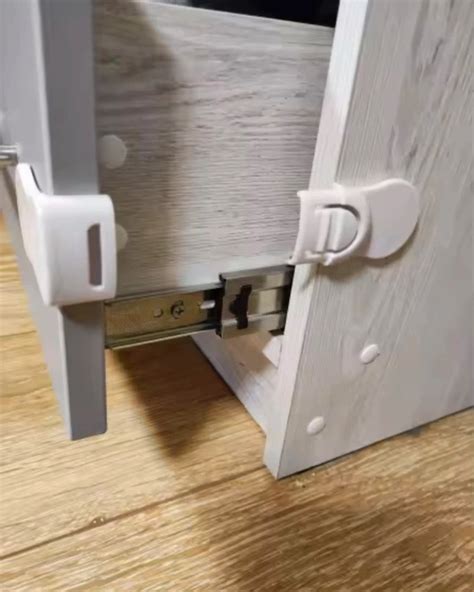 Vaikiškos saugos priemonės lėktuve