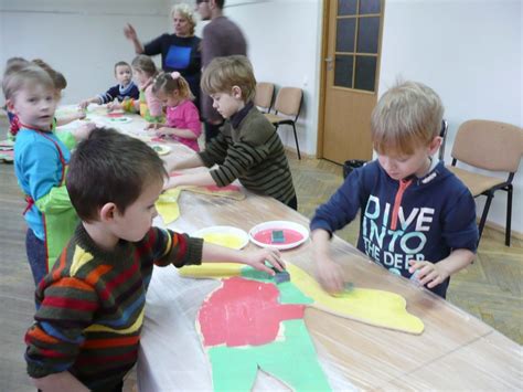 Vaikai, dalyvaujantys edukacinėje veikloje