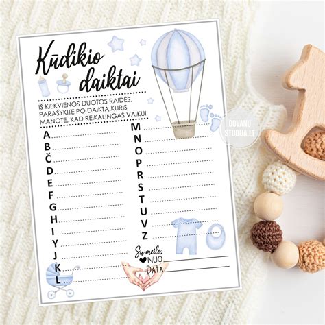 Kūdikio daiktai sudėti į lagaminą