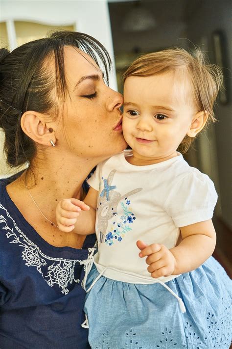 mama ir kūdikis švelniai atsisveikina su čiulptuku