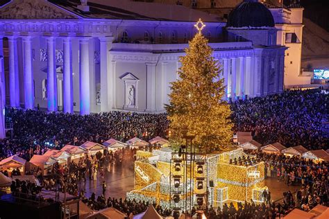 Vilniaus Katedros aikštės kalėdinė eglė ir mugės