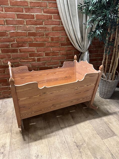 medinis lopšys naujagimiui