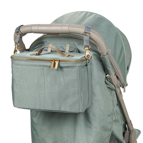 Rankinė pritvirtinta prie vežimėlio