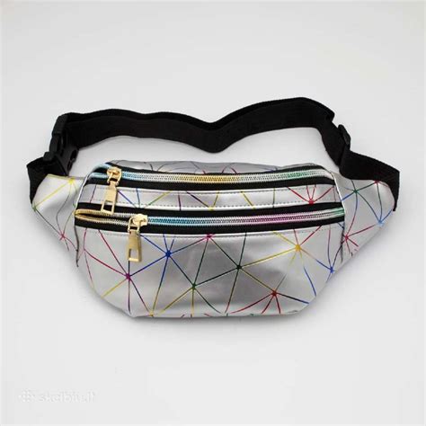 Įvairių spalvų rankinės