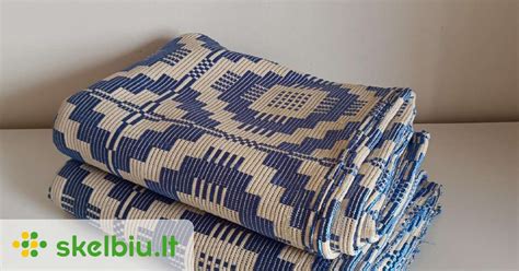 Rankų darbo austos lovatiesės su skirtingomis tekstūromis ir spalvomis