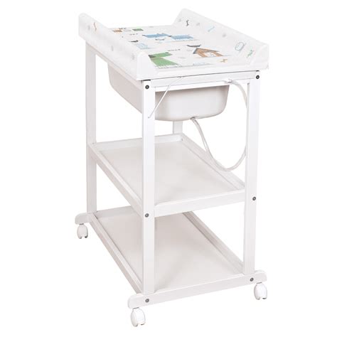 Medinis vystymo stalas su kūdikiu