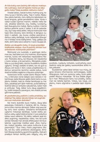 vaikas stovintis ir laiko rankas