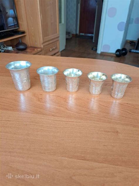 Sidabrinės Silverette taurelės ant krūties