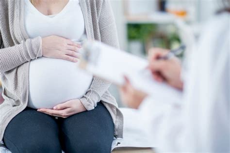 Nėščiosios pilvas 3 trimestro pabaigoje