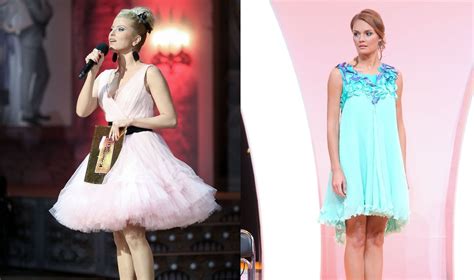 Mergaitė vilkinti stilingą suknelę