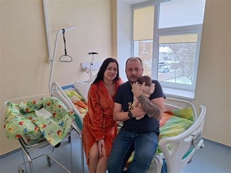 Kūdikis miegmaišyje šaltą dieną