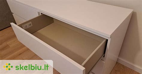 Rankenėlių keitimas ant IKEA komodos