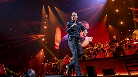 Erosas Ramazzotti ant Sanremo festivalio scenos