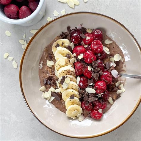 Indelis su šviežiomis ir šaldytomis vyšniomis