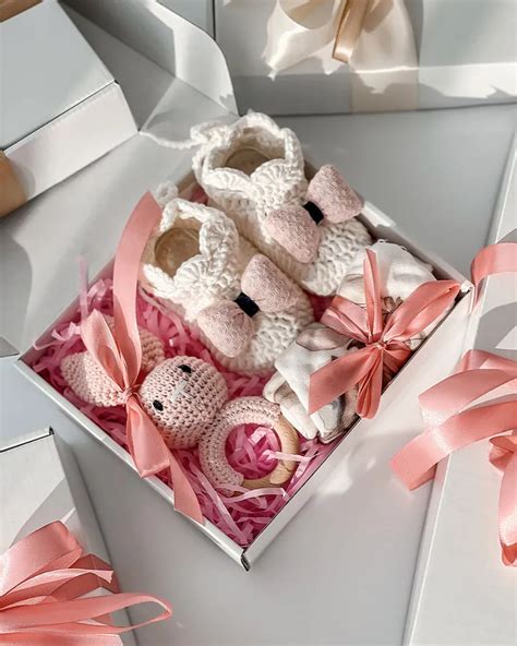 Rankų darbo gimimo lankas mergaitei