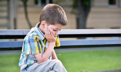 vaikas geriantis sirupą