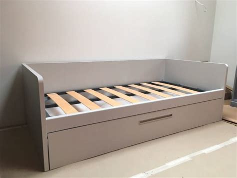 jaunuolio kambario interjeras su moduline lova