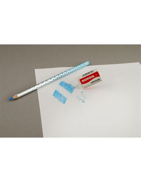 pieštukai ir trintukas ant popieriaus