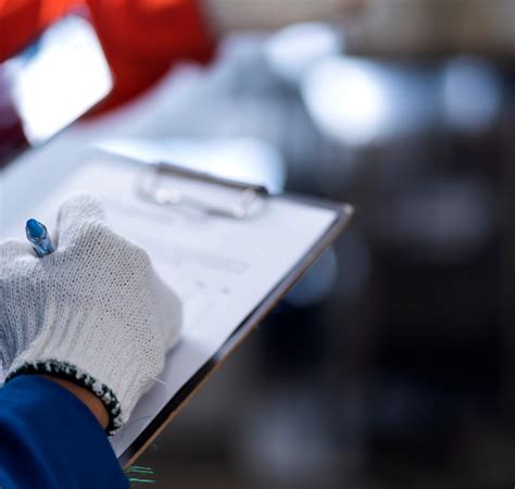 Nuotrauka: Profesionalus kenkėjų kontrolės specialistas, atliekantis blusų naikinimą