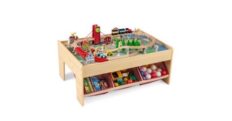 vaikų veiklos stalas su įvairiomis užduotimis