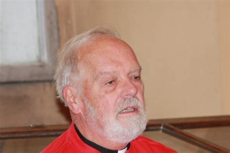 vaikai sustingę kaip statulos