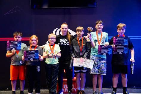 žaidiantiems HADO arenoje