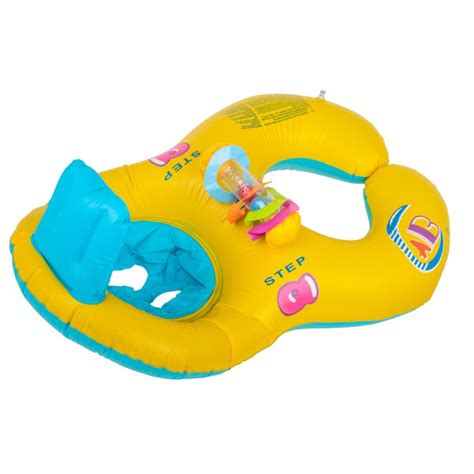 Kūdikis, besimėgaujantis plaukiojimo ratu su sėdyne