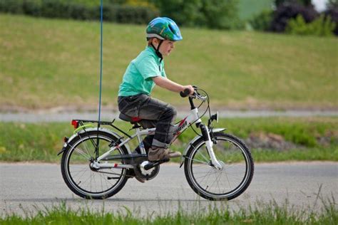 vaikas ant tinkamo dydžio dviračio