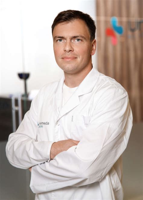 Gydytojas atlieka isteroskopiją