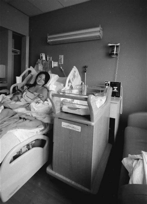 Simbolinis atvaizdas, rodantis kraujo lašus ir higieninius įklotus