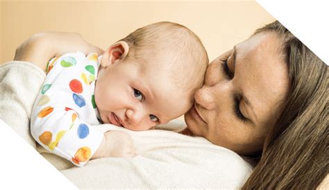 kūdikis su pilvo diegliais