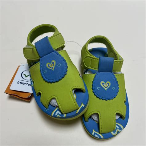 Nėriniuoti kūdikio sandalai