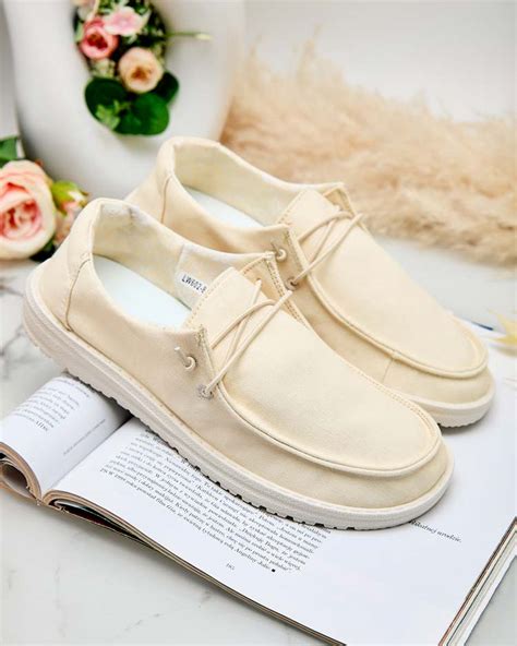 Nėriniuoti kūdikio mokasinai