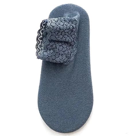 Nėriniuotos kalėdinės kūdikio šlepetėlės