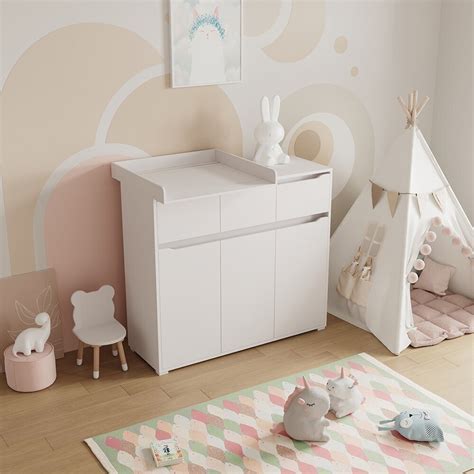 vaikiško vystymo stalo-komodos nuotrauka