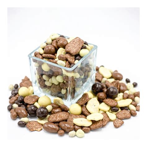 Naminių šokolado ir riešutų mišinys