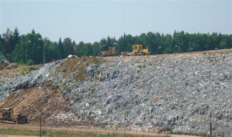 Sąvartynas su vienkartinėmis sauskelnėmis