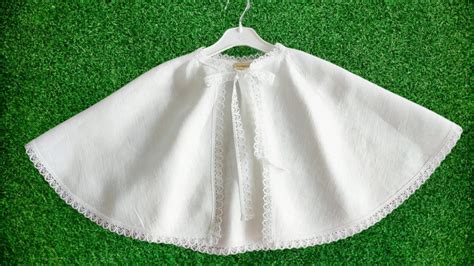 krikšto apsiaustas su spalvotais nėrinukais