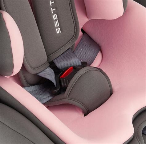 Vaikiškos autokėdutės montavimas automobilyje