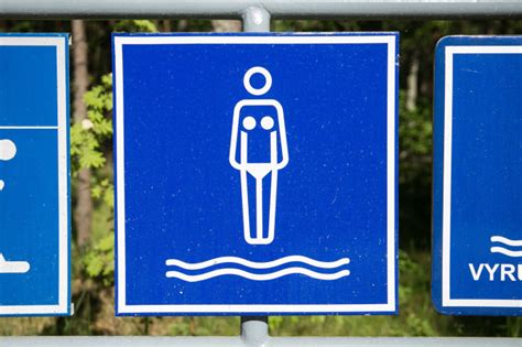 Ženklas, nurodantis moterų paplūdimio ribas