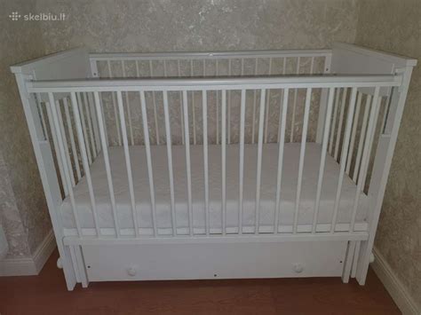 kūdikio lovytė su baldakimu