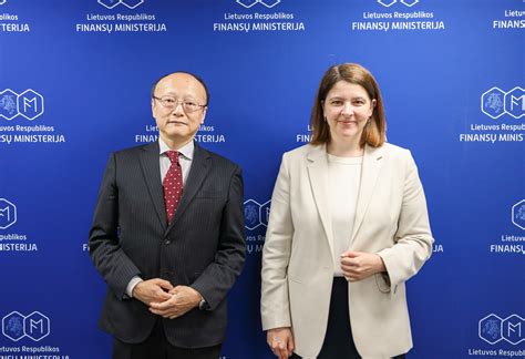 Finansų pasaulio aukštuomenės susitikimo iliustracija